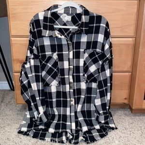 Oli & Hali Oversized Black/White Plaid Fringe Shacket. Size M/L. NEW